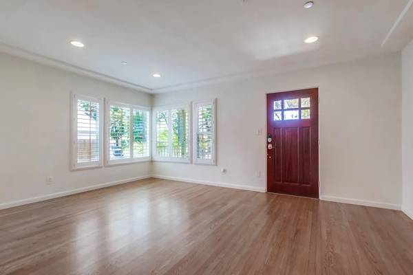 $2,400 / 3br - 1629ft2 - *-*3BR/2BA Home with Gourmet Kitchen, Fire Pit & 2-Car Garage..!! (San Diego)64037041301761121