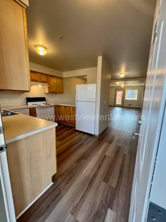 $1,715 / 2br - 912ft2 - 139 Prince Ave #202 | Pet-Friendly 2 Bed/1.5 Bath w/ Parking (Bakerview)63920958504579122