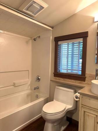 $2,000 / 2br - 1300ft2 - Charming 2 bedroom 1 bath bungalow is right for you. (Bainbridge Island)63866941660545124