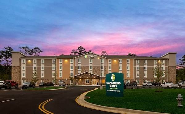 $385 / 1br - Pet-friendly Hotel, Sofa, Free WiFi (11530 Lakeridge Pkwy, Ashland, VA)64027111724803124