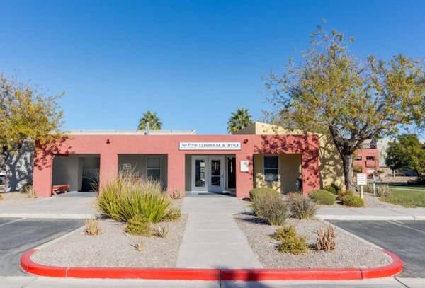 $1,012 / 1br - 685ft2 - Garage, Package Receiving, Ceiling Fan (5950 S Pecos Rd, Las Vegas, NV)63907025306115124