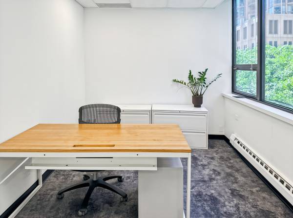 $1,059 Window Office AVAILABLE at 40 E. Huron- 24/7 Access! (Magnificent Mile)64041647639297123