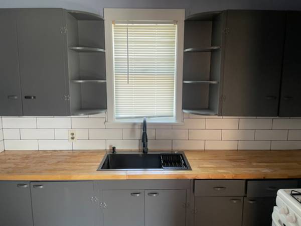 $1200.00 / 2br - 650ft2 - Multi unit63681660274691120