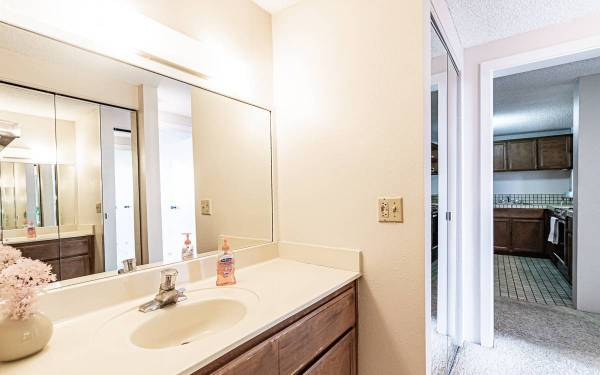 $1,800 / 1br - 637ft2 - Find balance and harmony in this stylish condo at the Hilo Lagoon. Uni (Hilo)63939530313219122