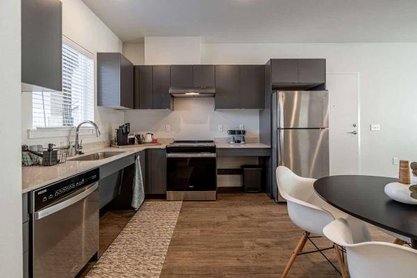 $1,910 / 2br - 912ft2 - Private Patios, Microwave, Full Size Washer/Dryer (Wenatchee)63780512531331124