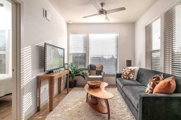 $1,195 / 1br - Vida moderna con la comodidad adicional de lavandería en la unidad @ Halsey 28! (NE Portland, Sullivan's Gulch, Grant Park)63845978552577122