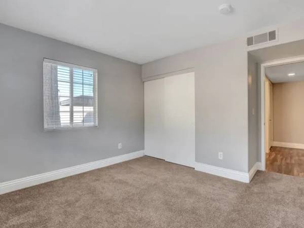 $1,479 / 2br - 1075ft2 - Separate Dining Area, Located in Las Vegas, 2bd 2ba (4700 W Rochelle Ave, Las Vegas, NV)63859500398723122