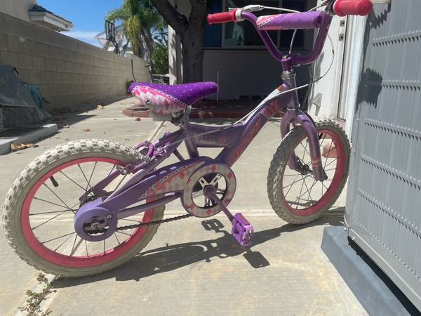 Huffy Child Bike with Brakes 1