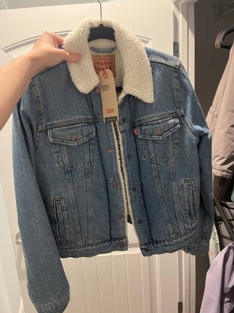Levi’s Sherpa Jean Jacket - Size M - NWT 1