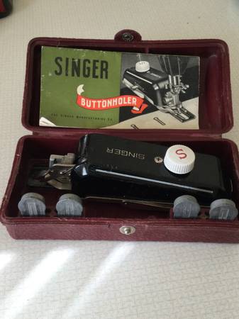 Vintage Singer 106743 Buttonholer 1