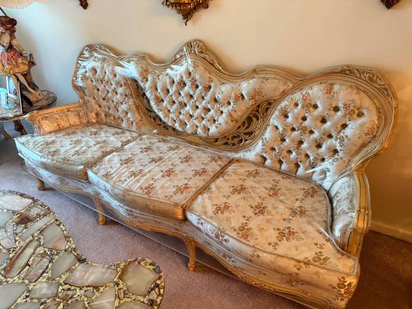 Vintage couch and chairs 1