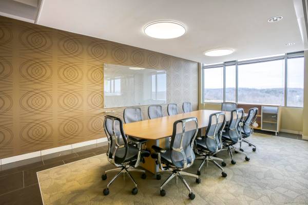 Simplify your scheduling: book meeting rooms instantly on our app 1