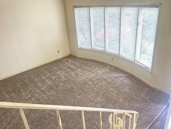 $1,410 / 2br - 2 Bedroom + Carports! Fireplaces -- By Minto-Brown Island Park (South Salem)63660444161155121