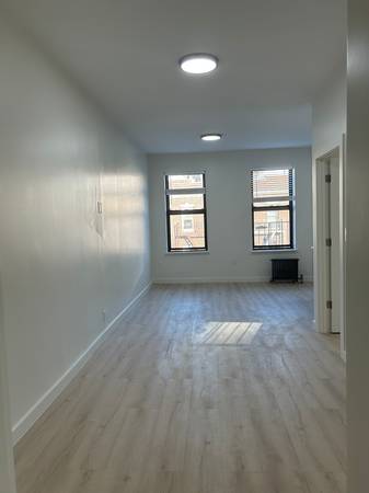 $2,600 / 1br - Brand new huge 1 bedroom with open kitchen, close to train, shopping.. (Sunnyside)63788761967361120
