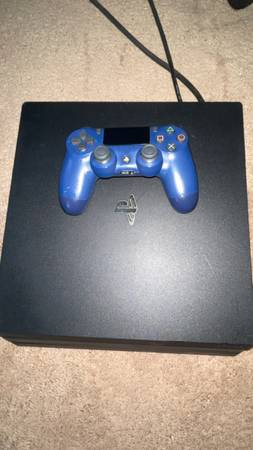 Ps4 pro with controller and one game gta 5 1