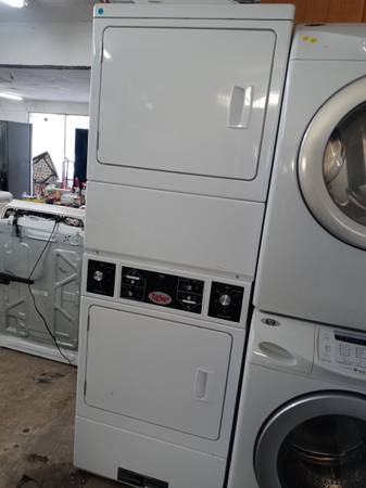 ★Unimac unitized dryer tower (needs two 220v outlets) 1