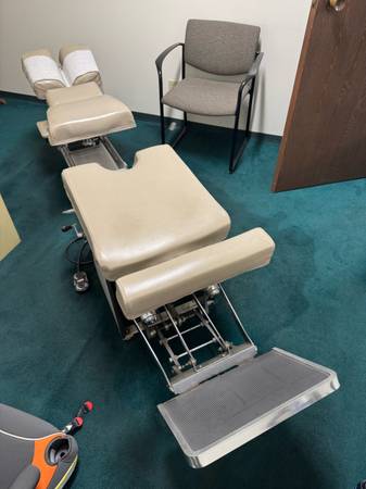 Chiropractic Table - Zenith II HyLo 210 1