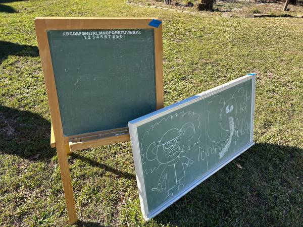 Easel and chalkboard 1