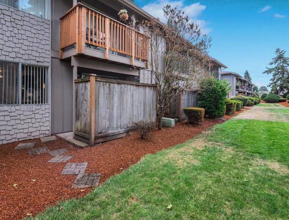 $1,450 / 2br - JUST RENOVATED >> Pets OK, Small Community, Easy Access to I-5 (Keizer)63660394419459122