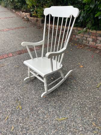 White wood rocking chair 1