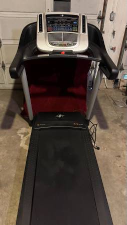 Free Nordictrack treadmill for parts pick up only 1