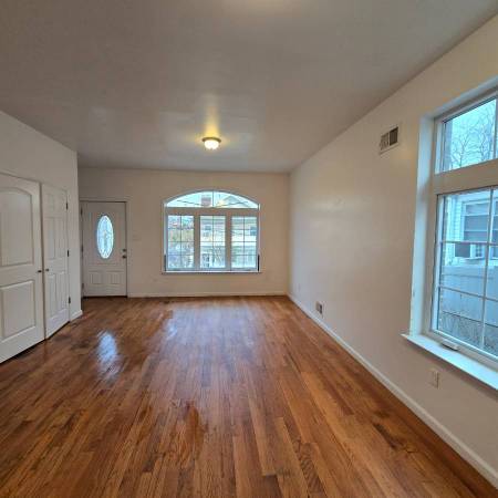 $2,500 / 3br - 3 BedRms 1 BathRm Yard Scribner Ave 1st Floor  Staten Island NY 10301 (Staten Island NY)63661222335873122