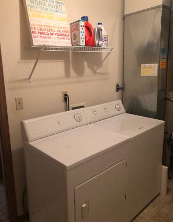 $1,450 / 2br - 01400ft2 - Available 10/10/2025 spotless 2 bed/2 bath (NE Rockford)63981969508739122