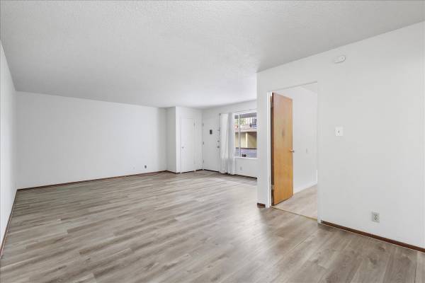 $2,200 / 2br - 3061 Kansas St. #1 - 2 bedroom | 1 bath | Lower unit (oakland east)63880013373443122
