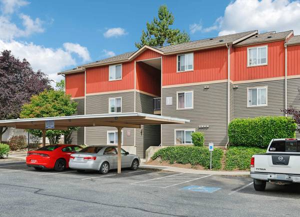 $2,020 / 2br - Sala Comunitaria, Armarios Espaciosos, 2 Canchas de Baloncesto (8510 212th St NE, Arlington, WA)63659632158593124