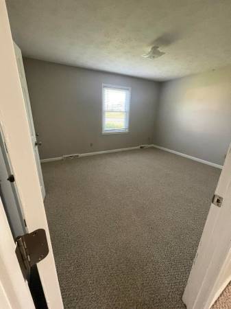 $1,695 / 3br - 3 BEDROOM/ 2 BATH ON 3000 HUNTING CREEK63846719019651122