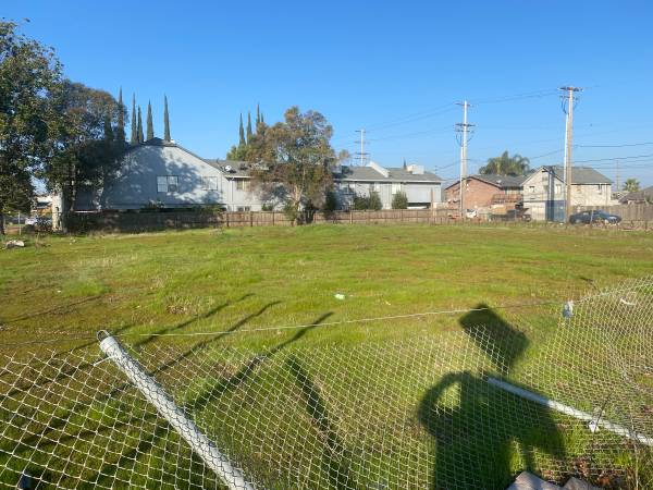 $650,000 / 27000ft2 - 113 N Cherokee  - Lote comercial en venta en Lodi CA (Lodi)63970305027331123