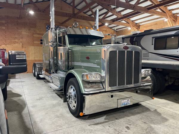 2020 Peterbilt 389 1