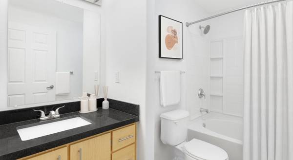 $2,335 / 2br - 1097ft2 - Custom Roman Tubs, Electric Range, Formal Dining Area (1975 Maxwell Ave, Sacramento, CA)63900566925571124