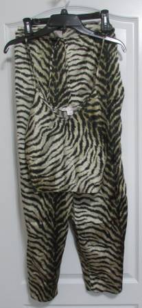 Victoria Secrets Black/Brown Animal Print Pajama Set size -S 1