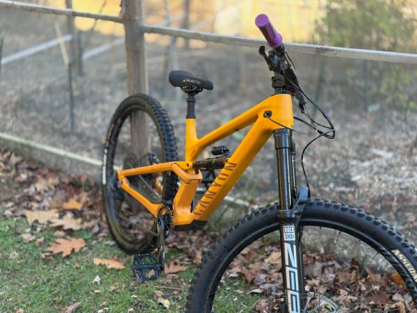 2022 Canyon Torque CF7, Carbon, Size meduim. 1