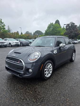 2015 Mini Hardtop 4 Puertas Cooper S Hatchback 4d Tracción Delantera Hatchback Dream Ci - $10,995 (MÁS DE 200 CAMIONETAS EN STOCK)63616151411841121