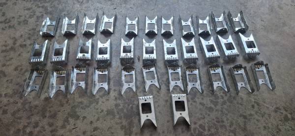 Simpson Galvanized Fence Rail Bracket for 2x4 Nominal Lumber 1