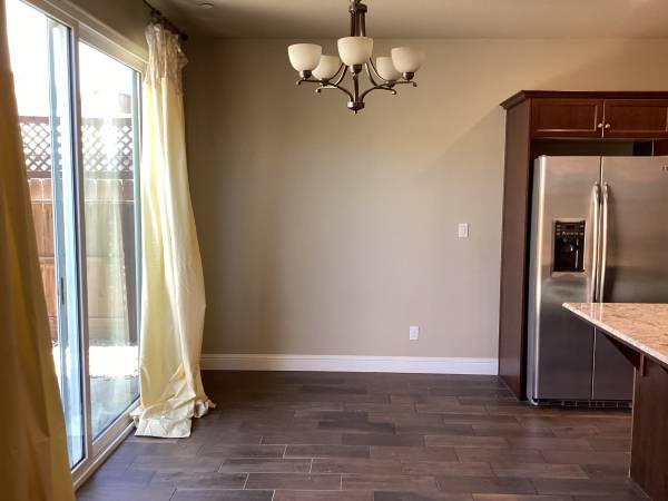 $2,195 / 3br - 1356ft2 - 3930 W. Prescott Ave (Visalia)63809664386433123
