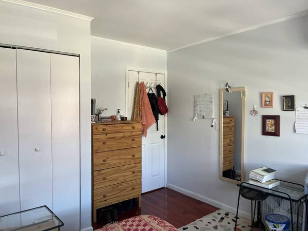 $1,100 / 3br - 110ft2 - One room available in 3 Bdrm apt in Bushwick. Close to Dekalb L stop. (bushwick)63949685348994121