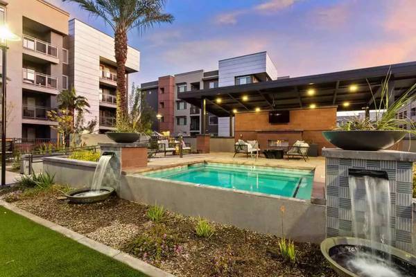 $2,255 / 605ft2 - Snuggle up with FIDO in our charming Studio ba! We're pet-friendly! (Tempe - Tempe Town Lake)64024999069442122