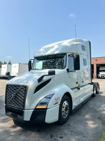 UP TO $2500 WEEKLY (LOMBARD) looking for motivated drivers : 1