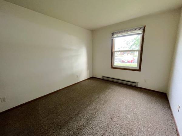 $995 / 2br - 750ft2 - ALL UTILITIES INCLUDED – 2BR/1BA First Floor Apartment – $995/mo | (Eau Claire)63845959675651124