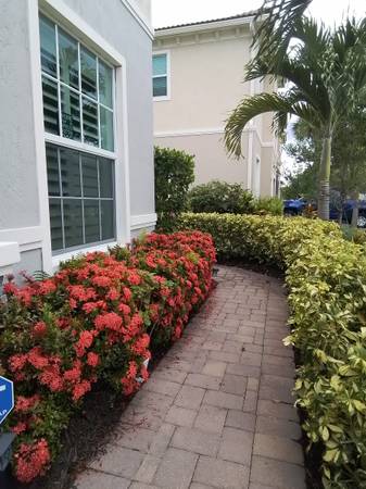 $460,000 / 4br - 1904ft2 - HERITAGE ENCLAVE 🎆SOLID CBS 🎇4/3/1 🎇GATED 🎆LOW HOA🎆 (Hobe Sound)63799882031361121