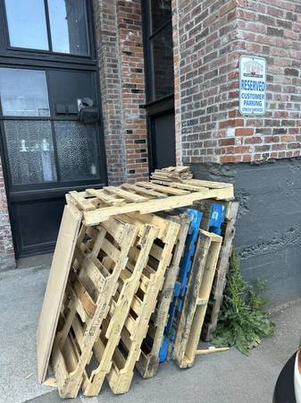 FREE WOOD PALLETS   (can be used for firewood) 1