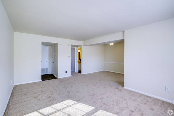 $950 / 1br - 🍁 New Home for the Fall 🍁 (Greensboro)64027445088899122