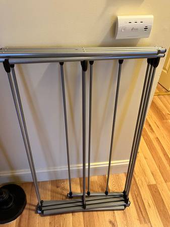 Clothes drying rack. 1