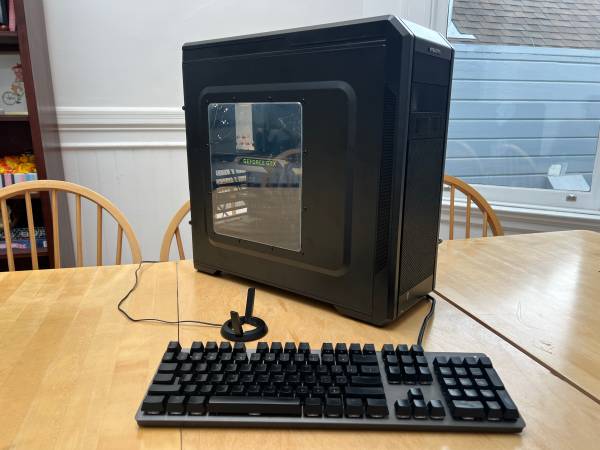 Budget Gaming Computer & Keyboard - i7 5960x, GTX 980, 32GB Ram 1