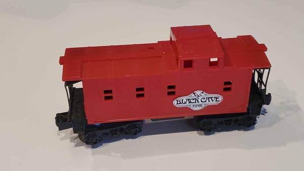 LIONEL BLACK CAVE FLYER CABOOSE 1
