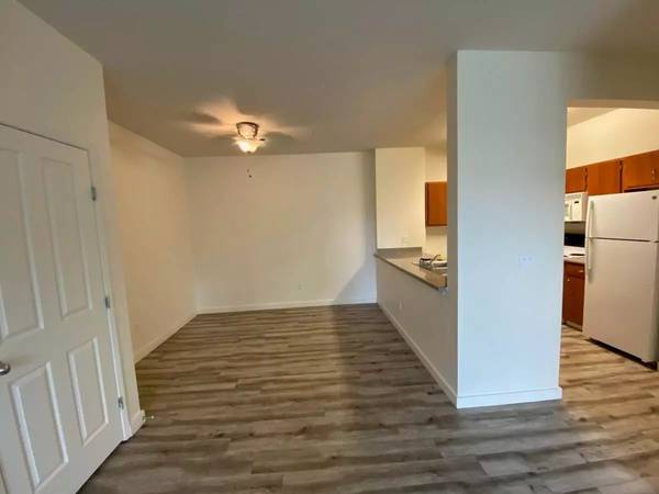 Now accepting applications! Amazing 2 bed, 1 bath in Kennewick! 1