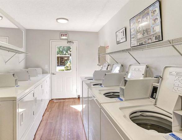 $1,595 / 2br - GET $300 OFF + By Spring Park Natural Area - Near Downtown Milwaukie (Milwaukie Heights)63820825072769124